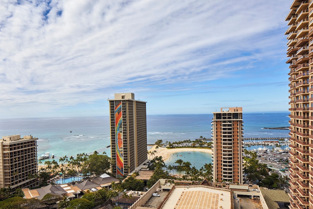 Hilton Hawaiian Village Waikiki Beach Resort — Attractions in the area in Honolulu, Hawaii