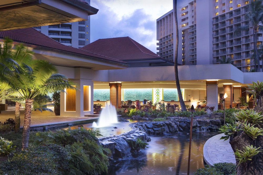 Hilton Hawaiian Village Waikiki Beach Resort — Hotel building in Honolulu, Hawaii
