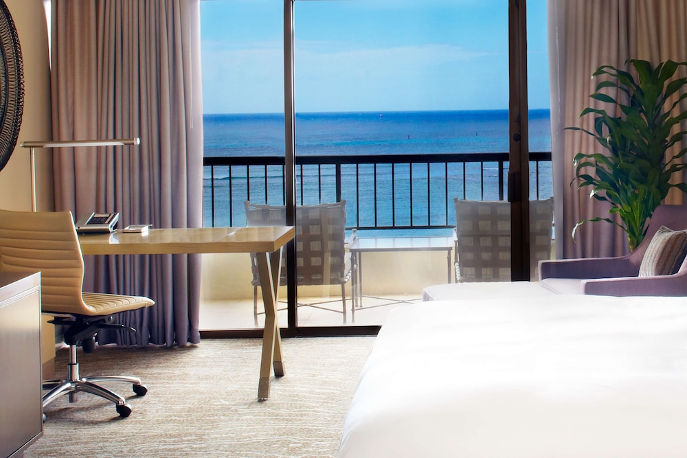 Hilton Hawaiian Village Waikiki Beach Resort — Hotel rooms in Honolulu, Hawaii