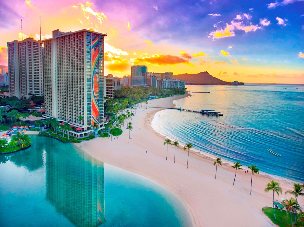 Hilton Hawaiian Village Waikiki Beach Resort — Hotel building in Honolulu, Hawaii