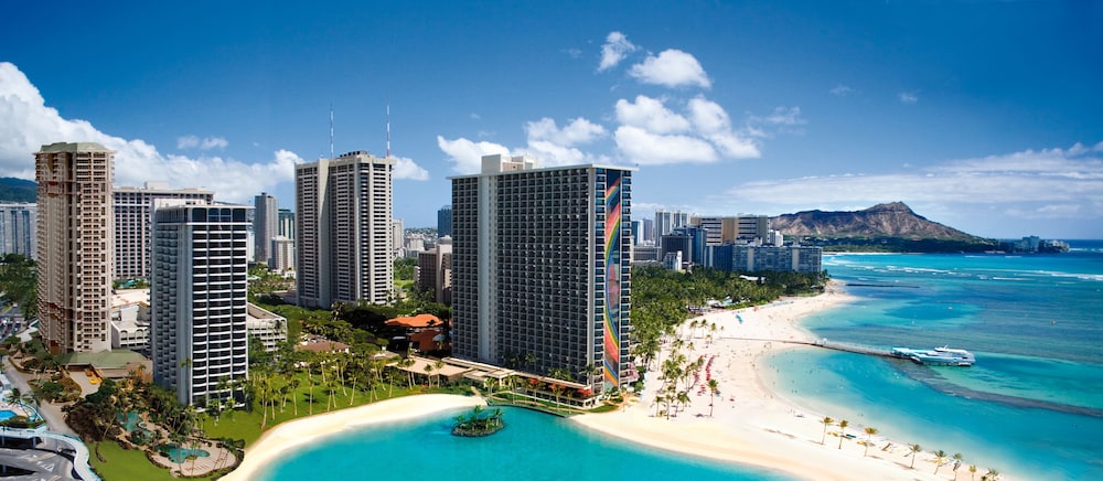 Hilton Hawaiian Village Waikiki Beach Resort — Hotel building in Honolulu, Hawaii