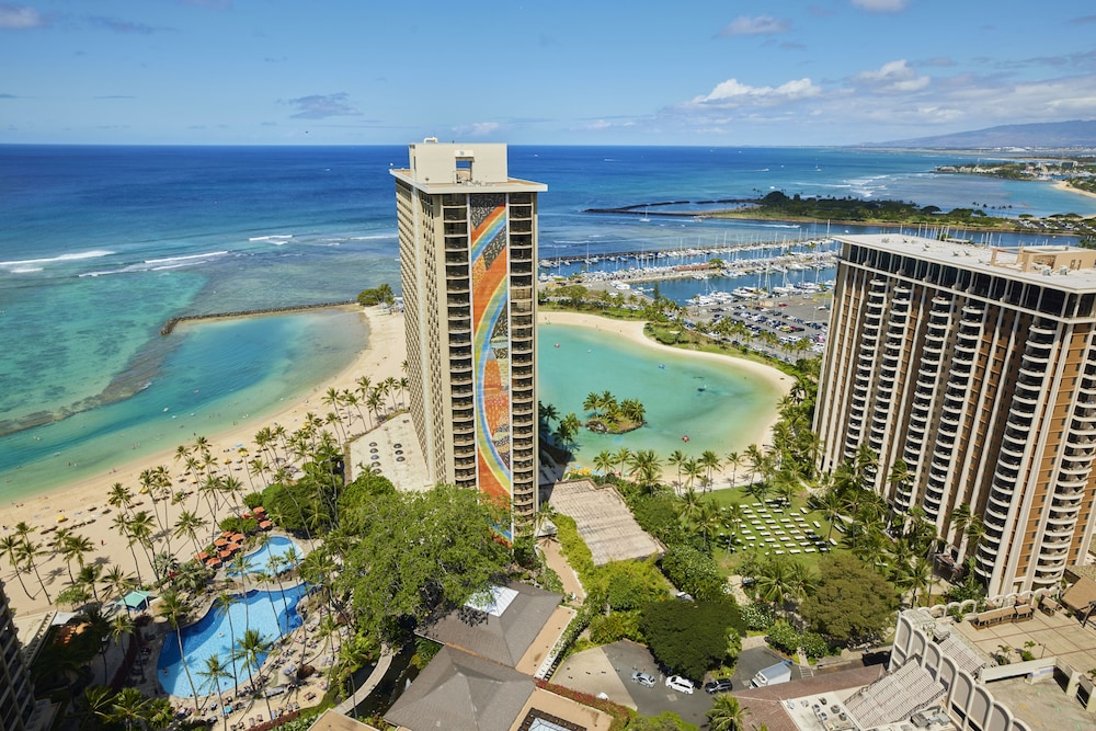 Hilton Hawaiian Village Waikiki Beach Resort — Hotel building in Honolulu, Hawaii