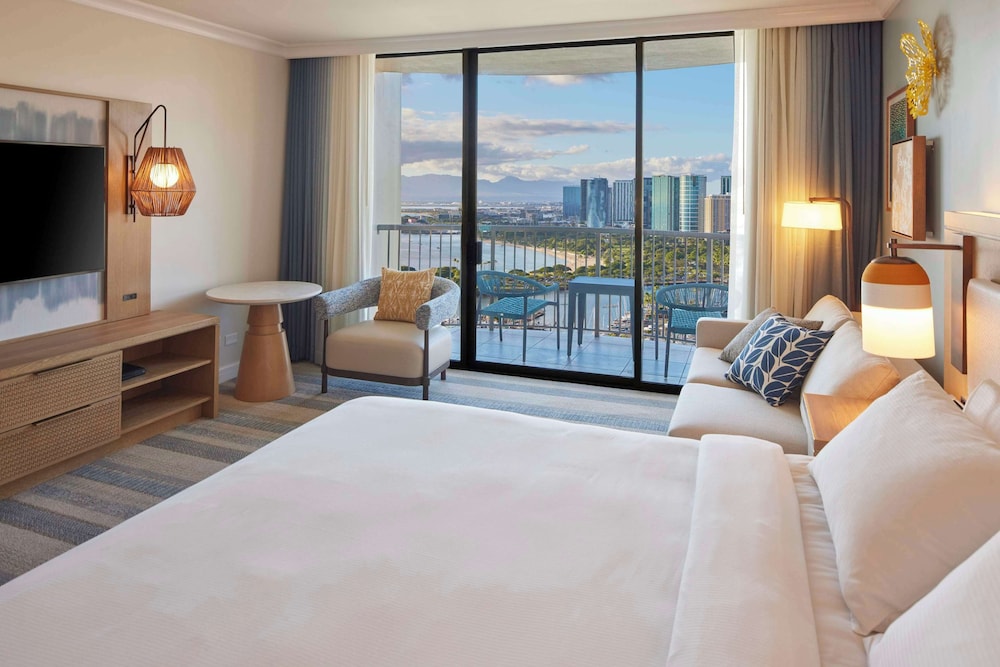 Hilton Hawaiian Village Waikiki Beach Resort — Hotel rooms in Honolulu, Hawaii