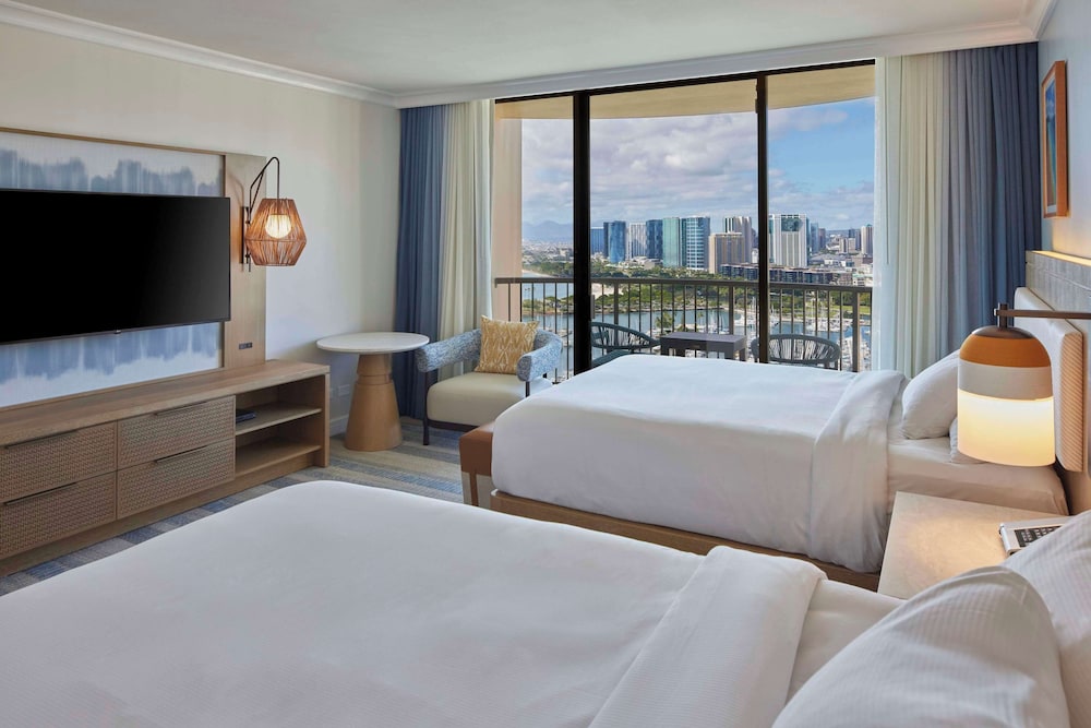 Hilton Hawaiian Village Waikiki Beach Resort — Hotel rooms in Honolulu, Hawaii
