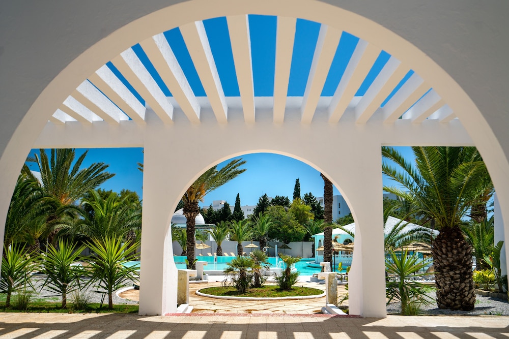 Golden Tulip President Hammamet — Swimming pool in Hammamet, Nabeul