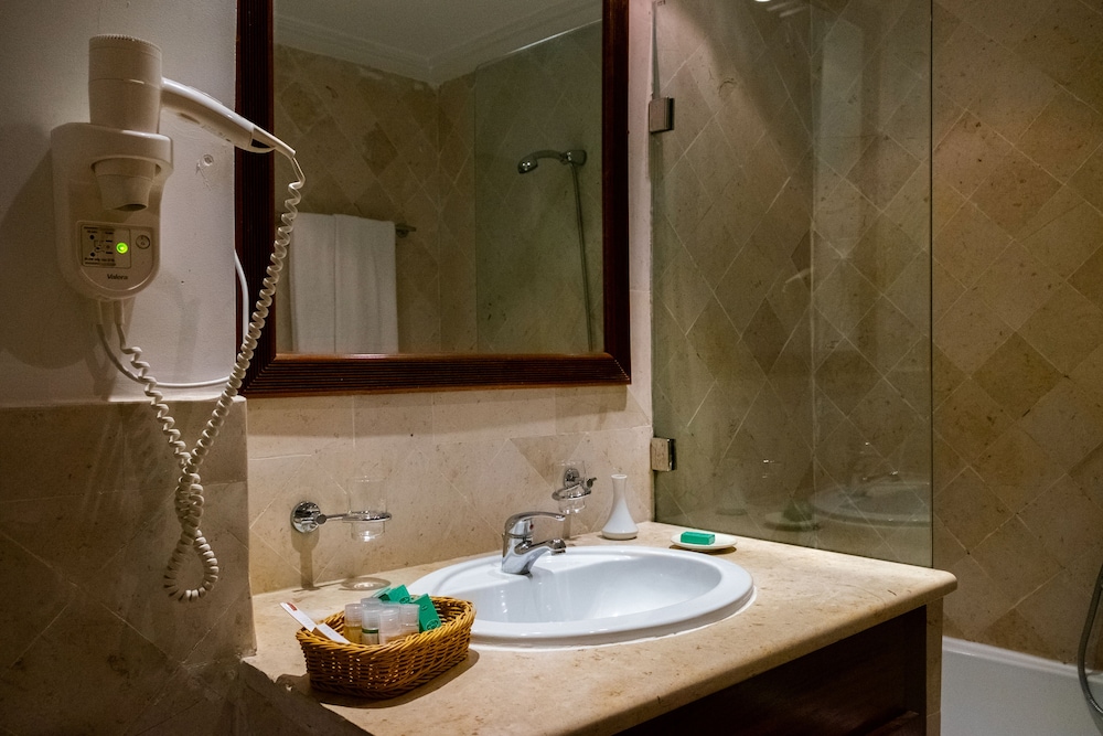 The Orangers Beach Resort and Bungalows - All Inclusive — Hotel rooms in Hammamet, Nabeul