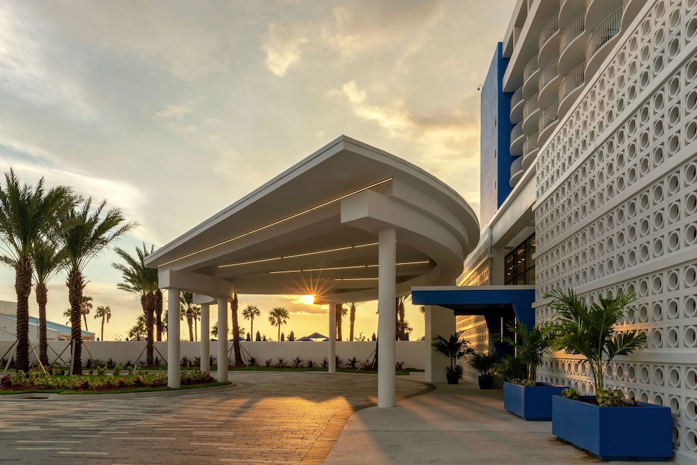 Hilton Clearwater Beach Resort & Spa — Hotel building in Clearwater, Florida