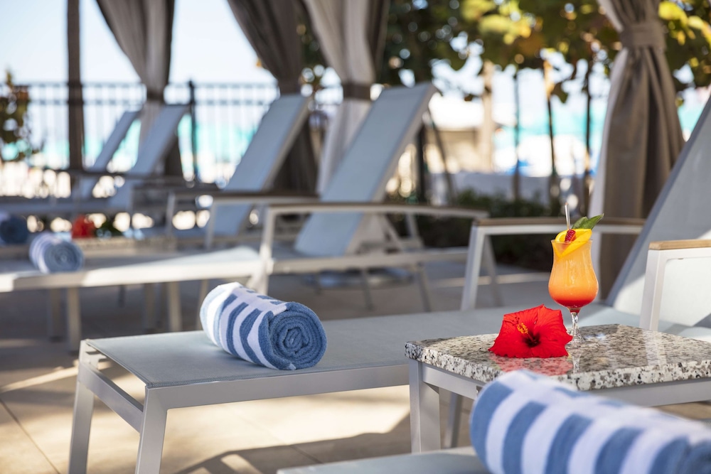Hilton Clearwater Beach Resort & Spa — Swimming pool in Clearwater, Florida
