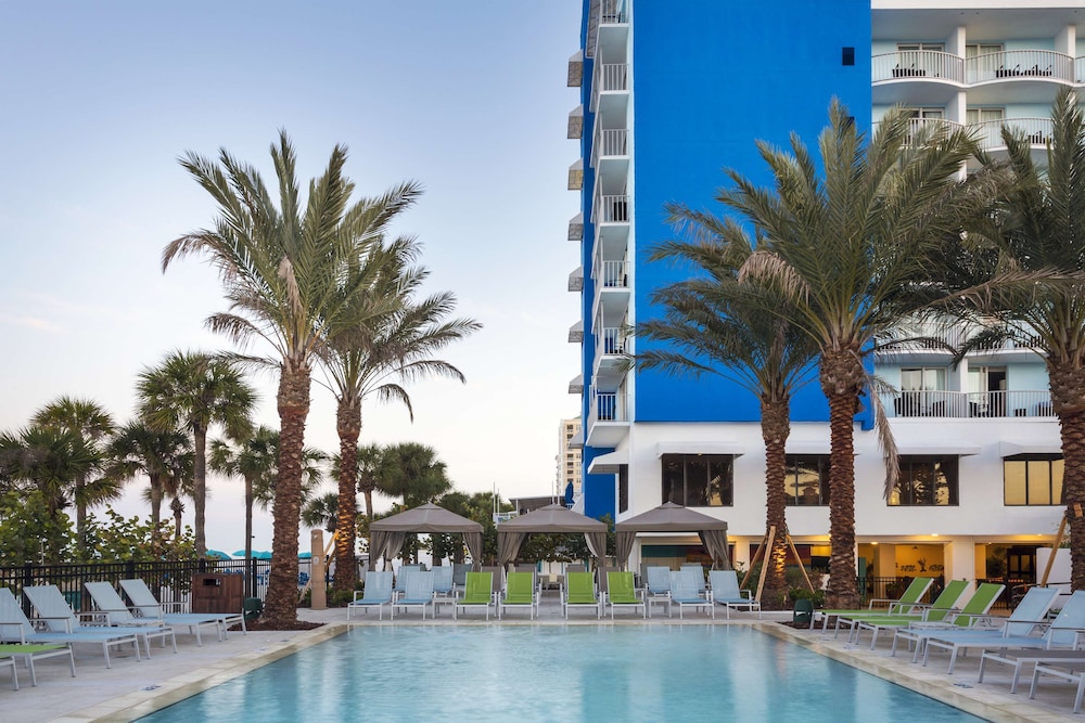 Hilton Clearwater Beach Resort & Spa — Swimming pool in Clearwater, Florida