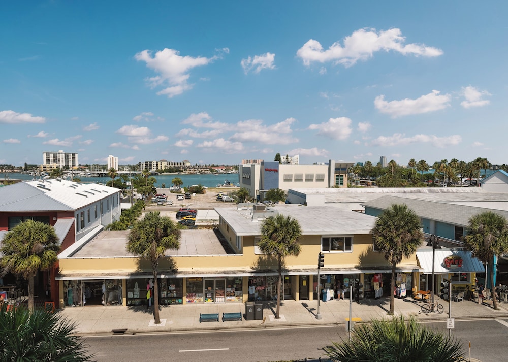 Hilton Clearwater Beach Resort & Spa — Attractions in the area in Clearwater, Florida