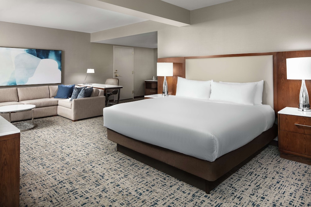 Hilton Boston Logan Airport — Hotel rooms in Boston, Massachusetts