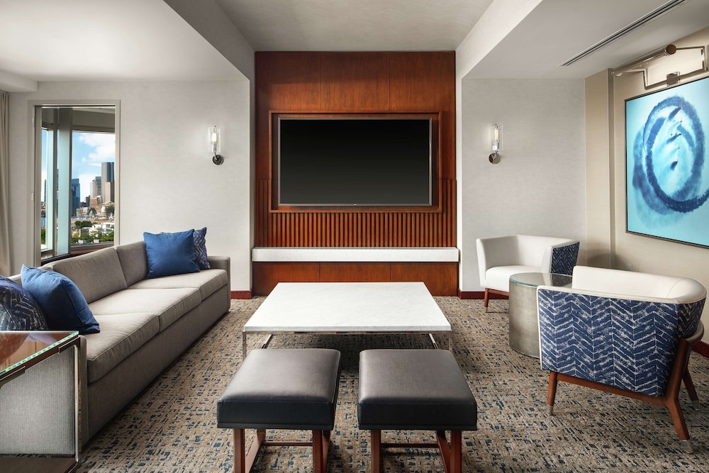Hilton Boston Logan Airport — Hotel rooms in Boston, Massachusetts