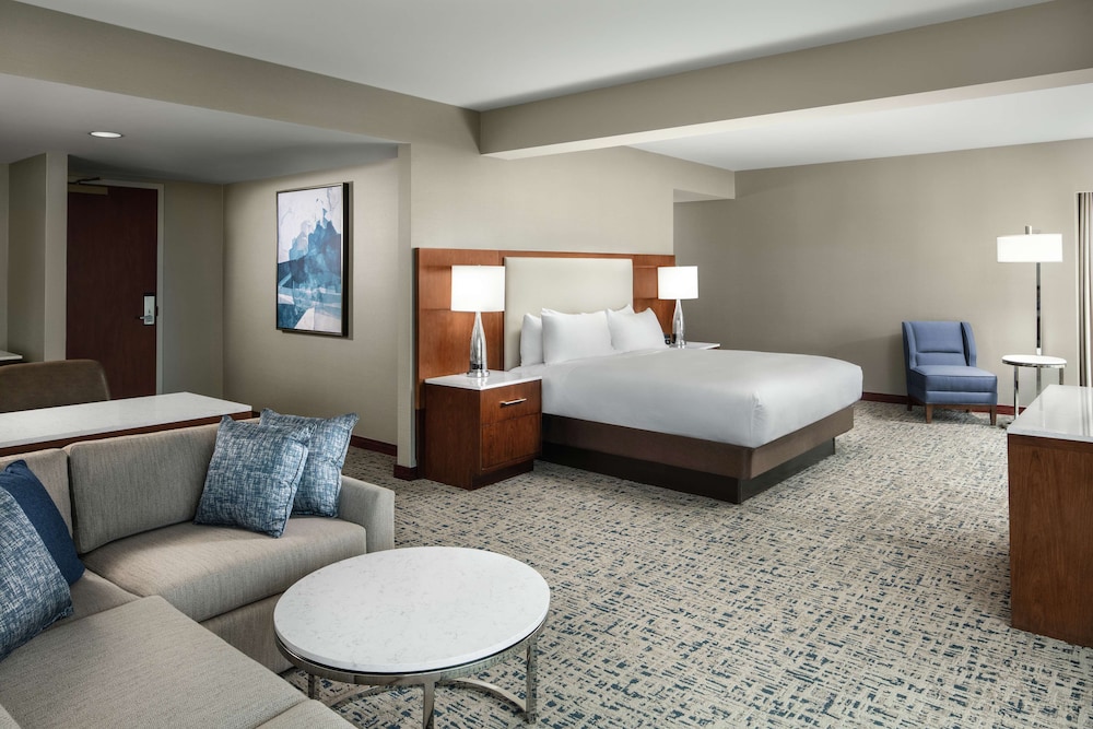 Hilton Boston Logan Airport — Hotel rooms in Boston, Massachusetts