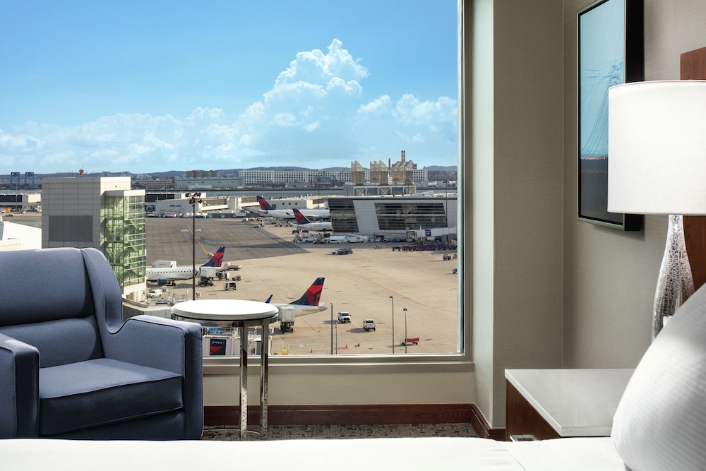 Hilton Boston Logan Airport — Hotel rooms in Boston, Massachusetts
