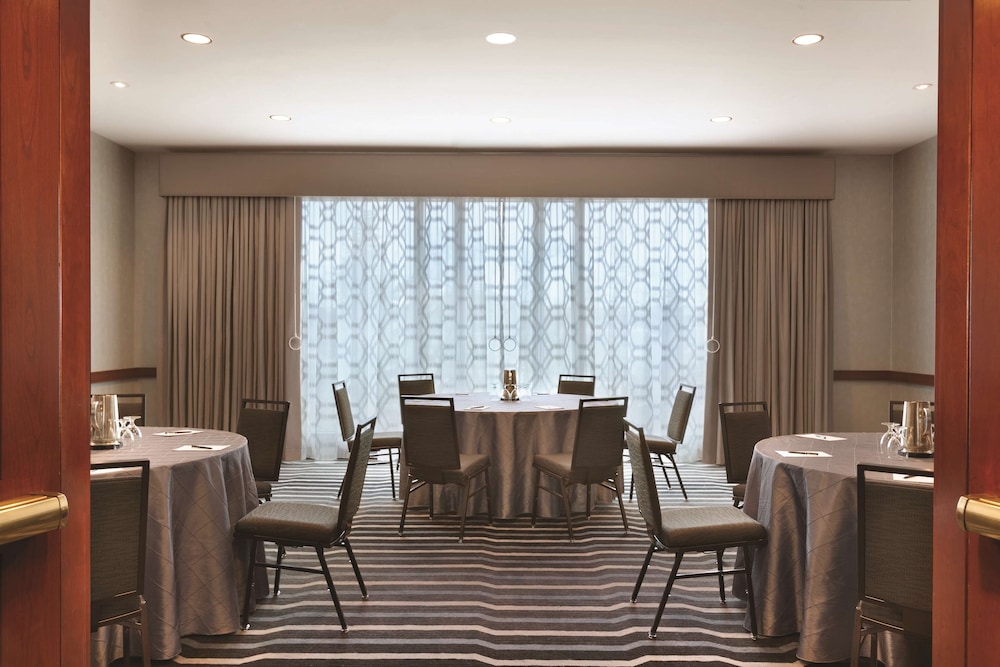 Hilton Boston Logan Airport — Restaurant & bars in Boston, Massachusetts