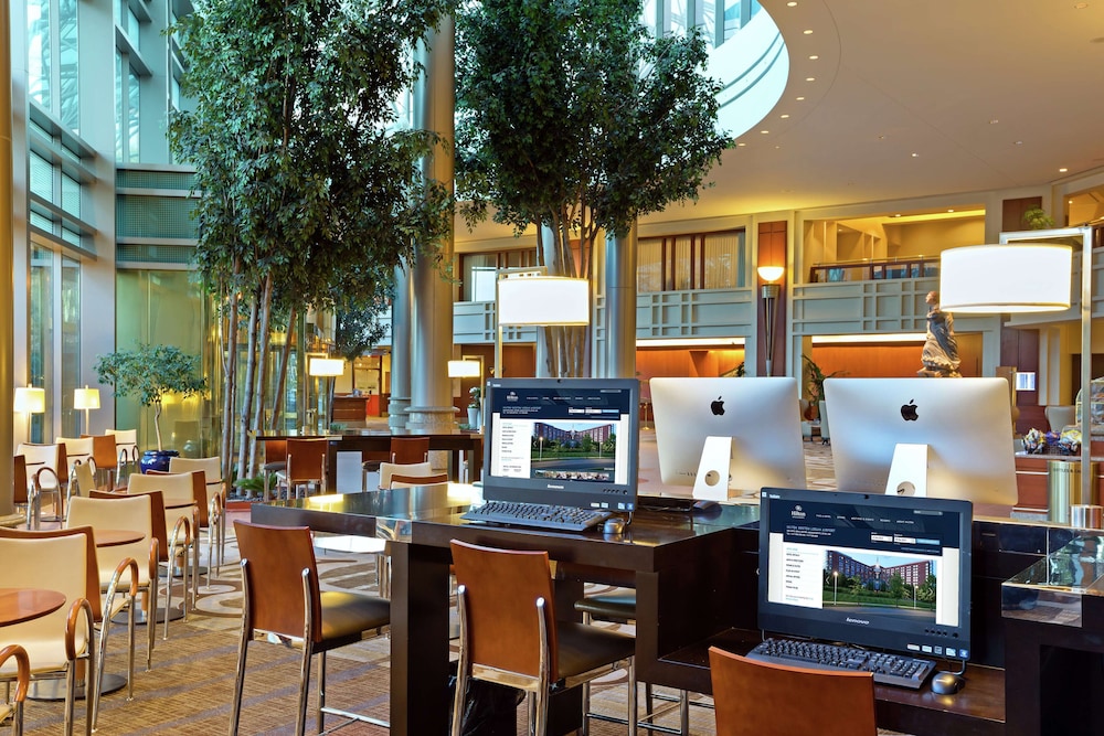 Hilton Boston Logan Airport — Hotel building in Boston, Massachusetts