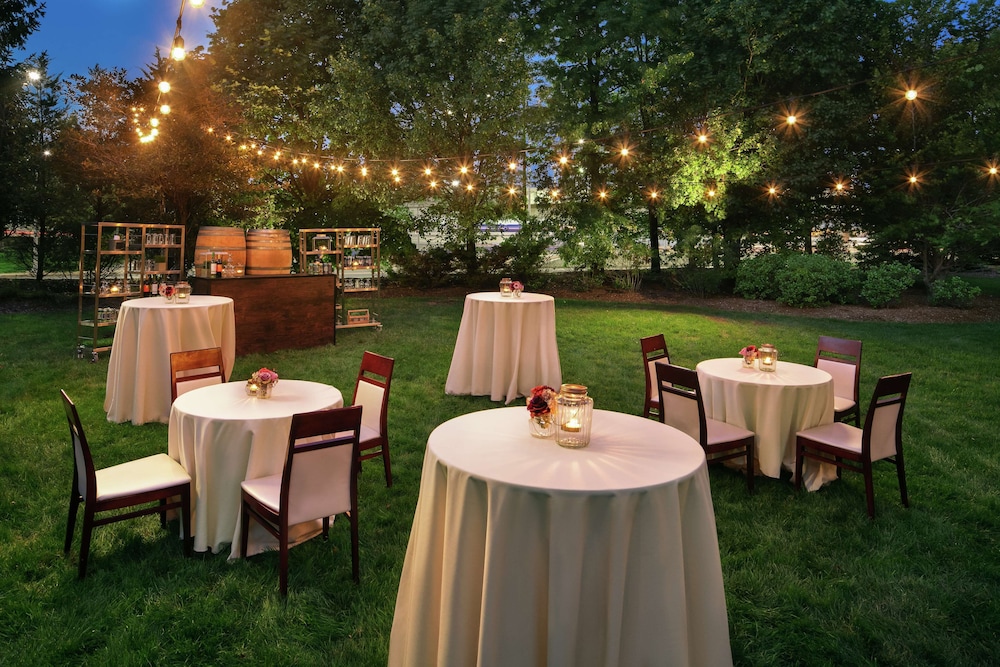 Hilton Boston Logan Airport — Restaurant & bars in Boston, Massachusetts