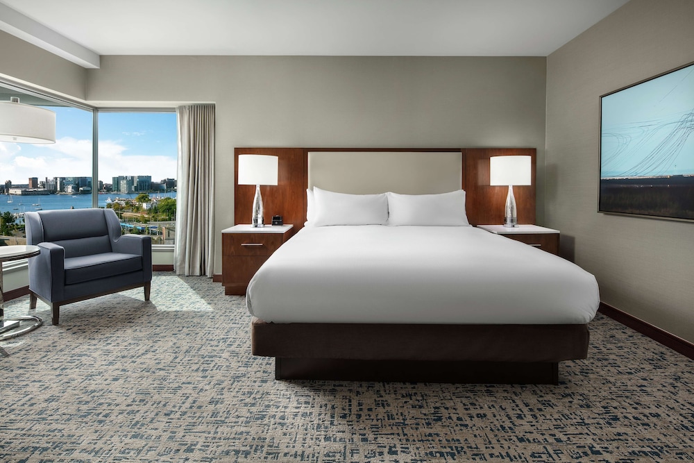 Hilton Boston Logan Airport — Hotel rooms in Boston, Massachusetts