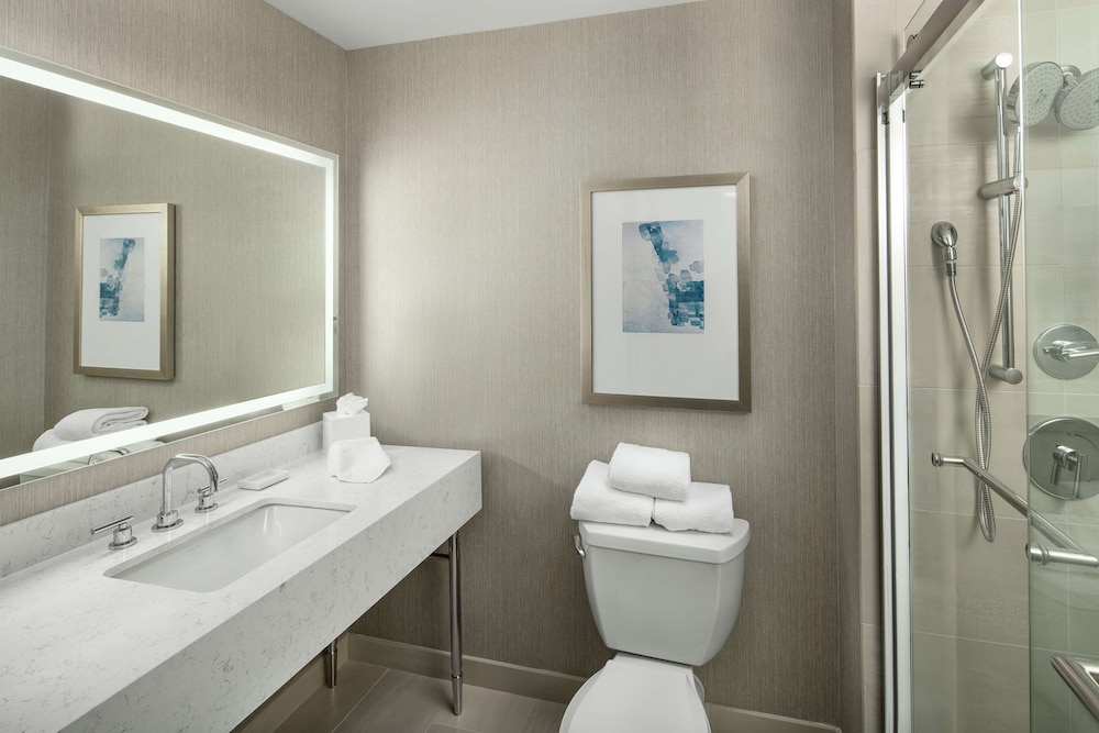 Hilton Boston Logan Airport — Hotel rooms in Boston, Massachusetts