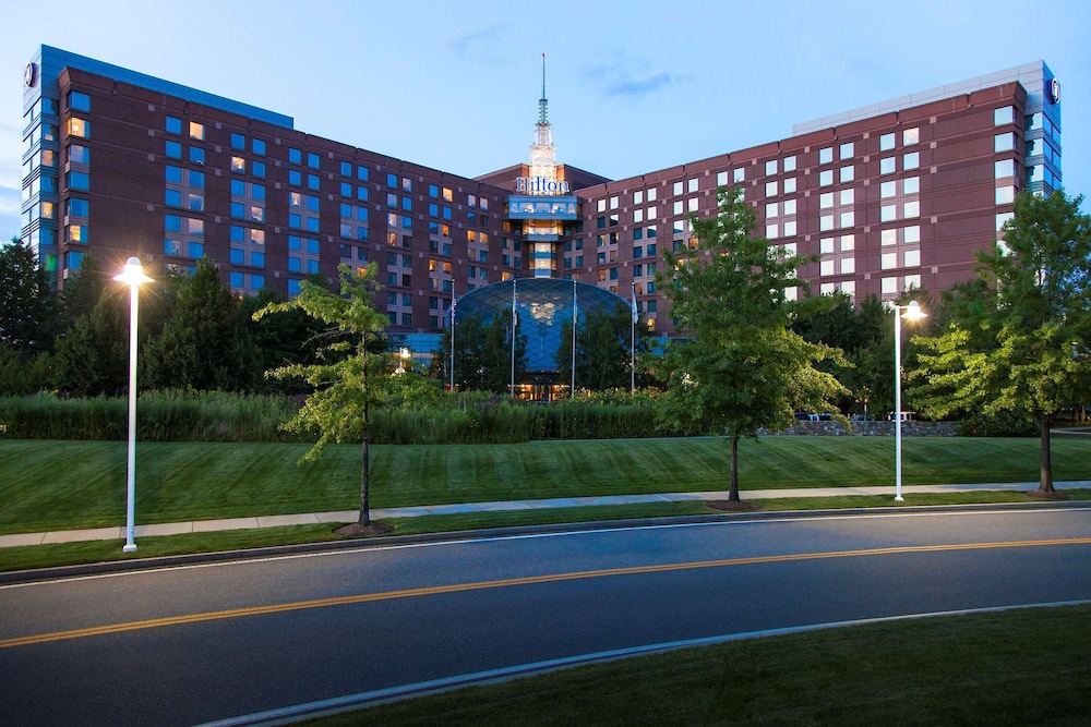Hilton Boston Logan Airport — Hotel building in Boston, Massachusetts