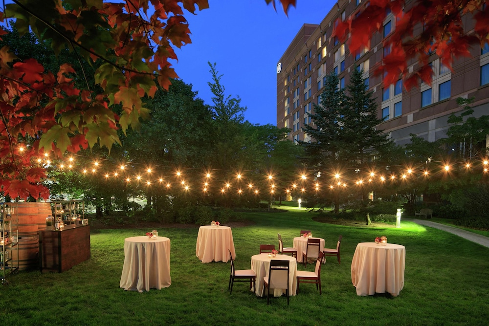 Hilton Boston Logan Airport — Hotel building in Boston, Massachusetts