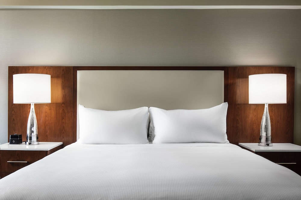 Hilton Boston Logan Airport — Hotel rooms in Boston, Massachusetts