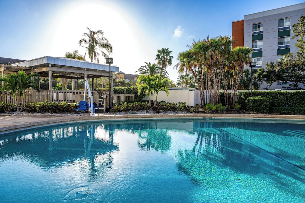 Hilton Tampa Airport Westshore — Swimming pool in Tampa, Florida