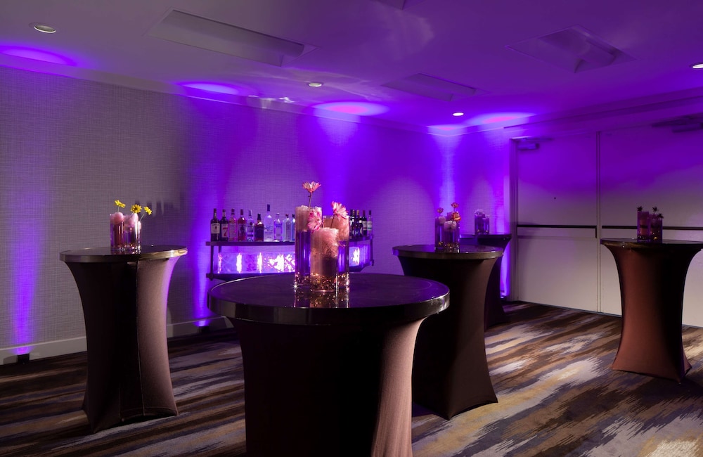 Hilton Tampa Airport Westshore — Restaurant & bars in Tampa, Florida