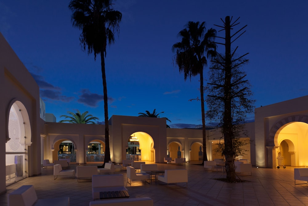 Seabel Alhambra Beach Golf & Spa — Hotel building in Port El Kantaoui