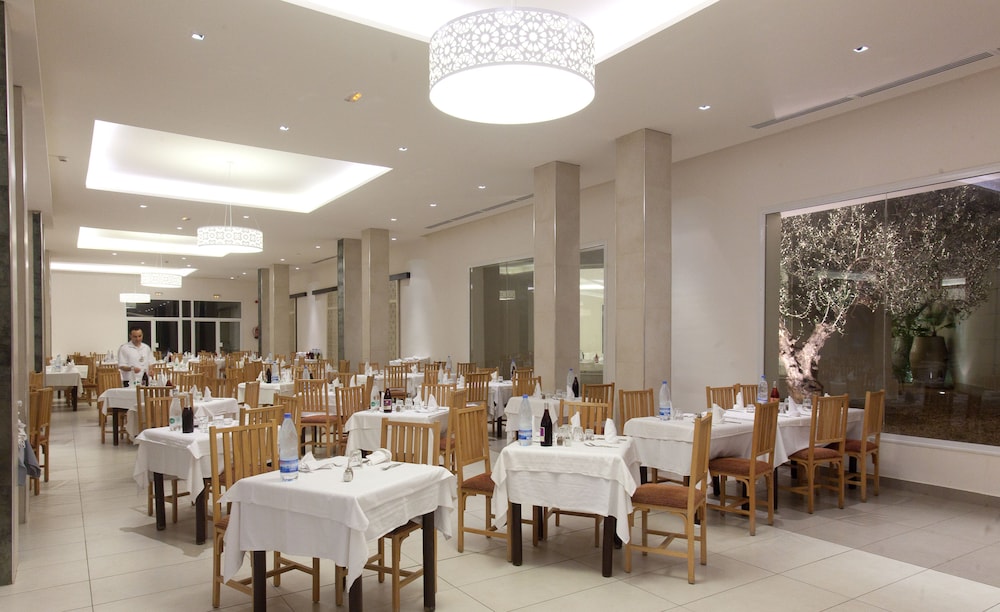 Seabel Alhambra Beach Golf & Spa — Restaurant & bars in Port El Kantaoui