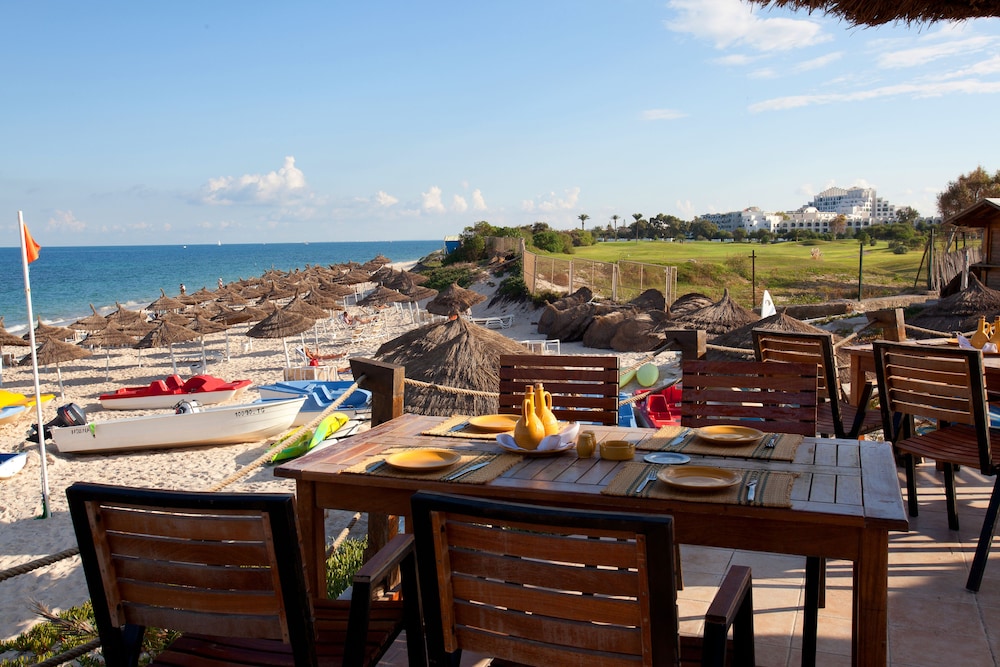 Seabel Alhambra Beach Golf & Spa — Restaurant & bars in Port El Kantaoui