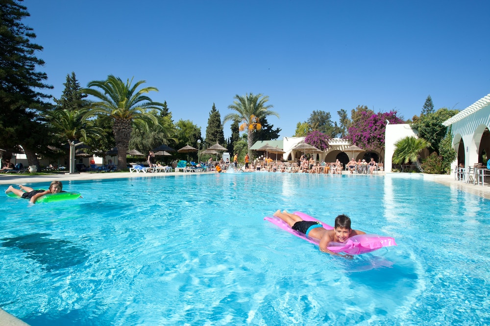 Seabel Alhambra Beach Golf & Spa — Swimming pool in Port El Kantaoui