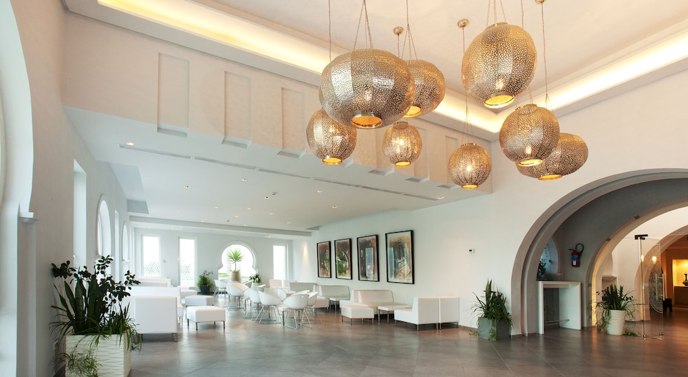Seabel Alhambra Beach Golf & Spa — Hotel building in Port El Kantaoui