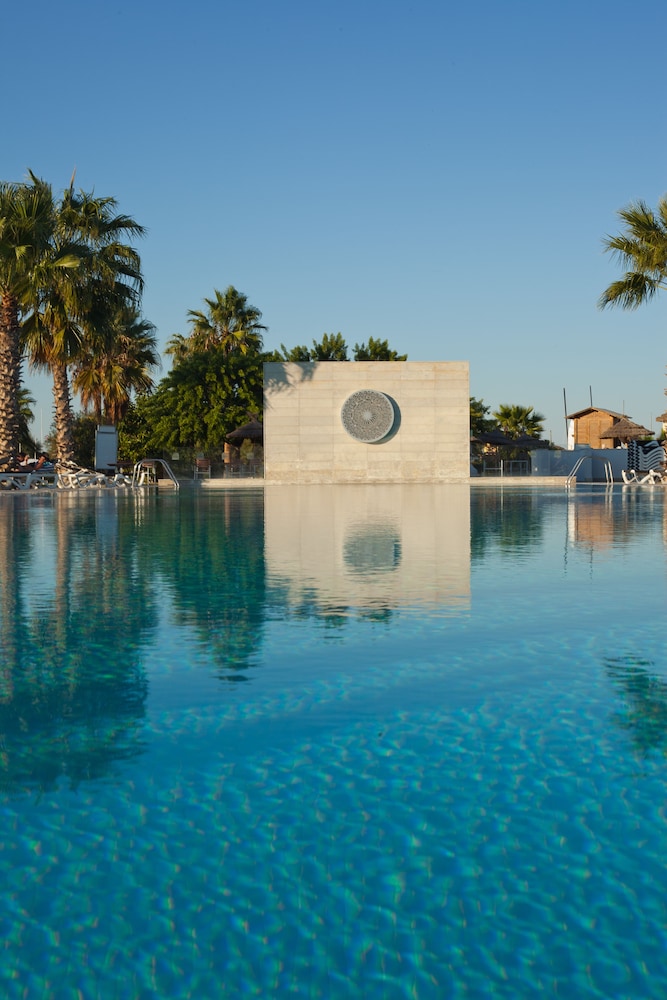 Seabel Alhambra Beach Golf & Spa — Swimming pool in Port El Kantaoui