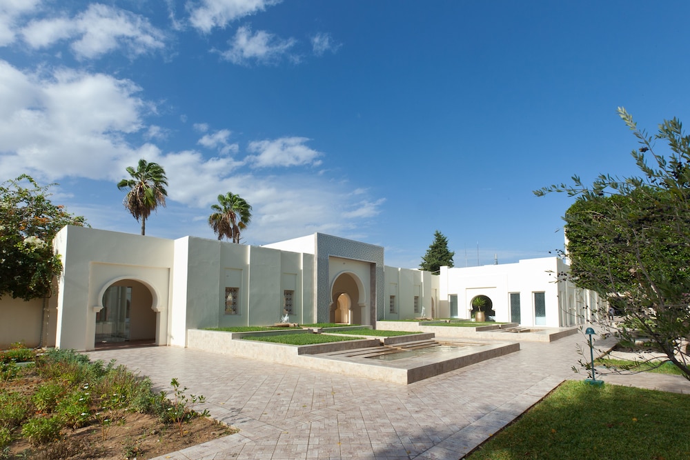Seabel Alhambra Beach Golf & Spa — Hotel building in Port El Kantaoui