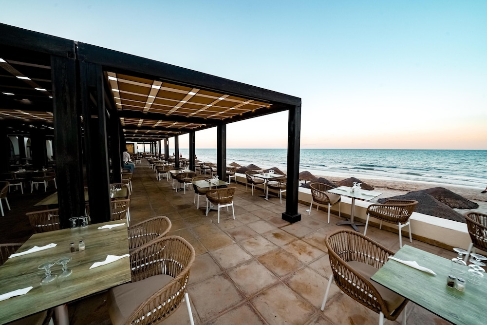 SENTIDO Djerba Beach — Restaurant & bars in Midoun, Medenine