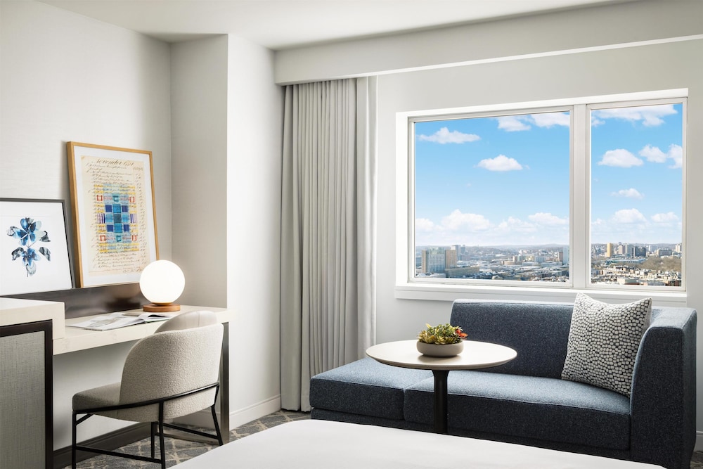 Hilton Boston Back Bay — Hotel rooms in Boston, Massachusetts