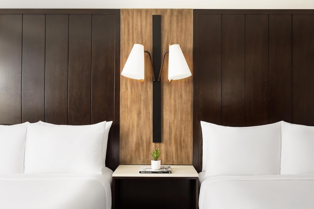 Hilton Boston Back Bay — Hotel rooms in Boston, Massachusetts