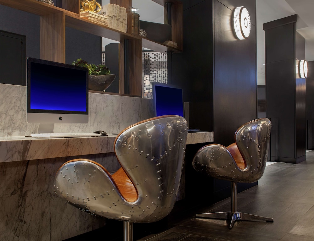Hilton Boston Back Bay — Hotel building in Boston, Massachusetts