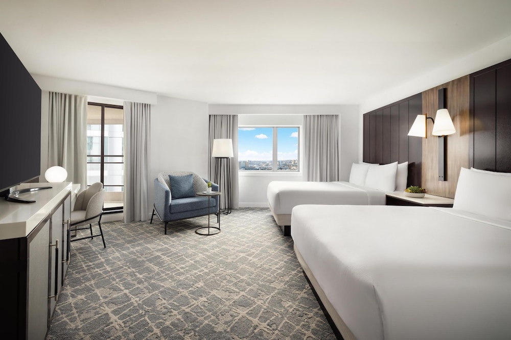 Hilton Boston Back Bay — Hotel rooms in Boston, Massachusetts