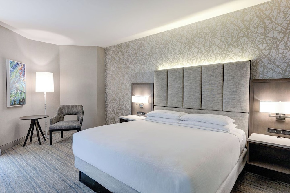 Hilton Lakes at DFW Airport North — Hotel rooms in Grapevine, Texas