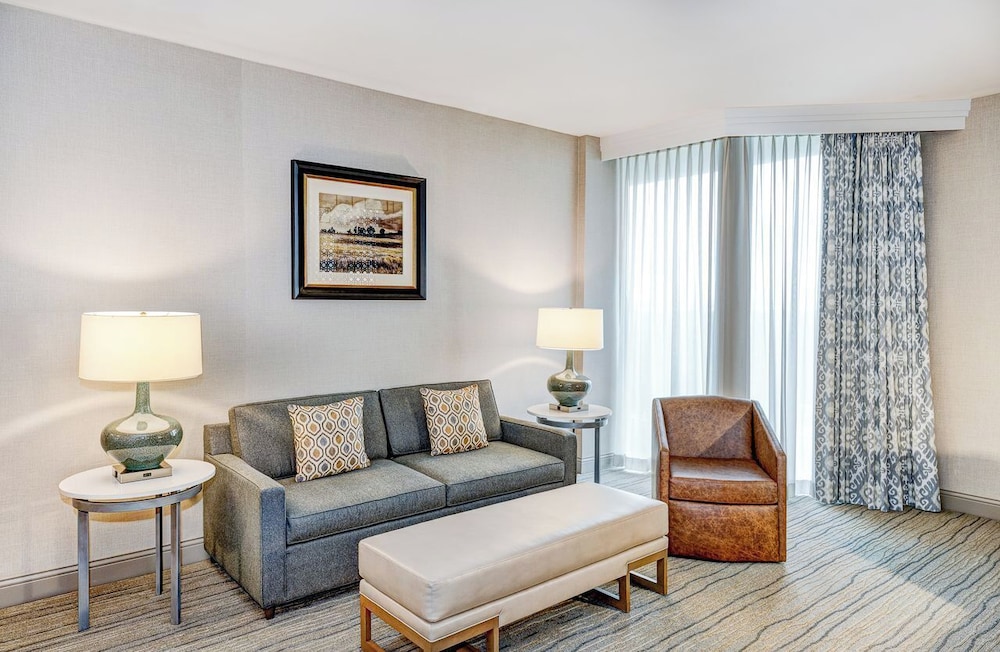 Hilton Lakes at DFW Airport North — Hotel rooms in Grapevine, Texas