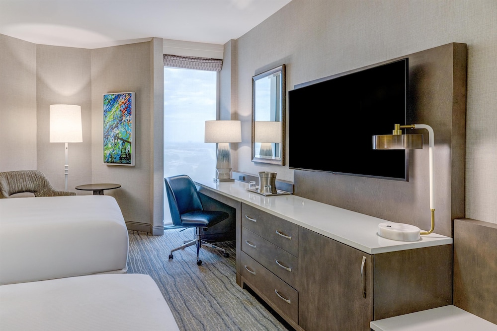 Hilton Lakes at DFW Airport North — Hotel rooms in Grapevine, Texas