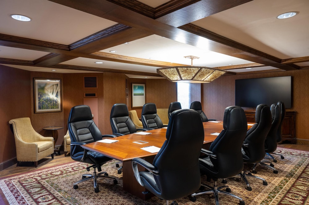 Hilton Lakes at DFW Airport North — Hotel building in Grapevine, Texas