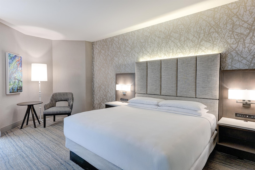 Hilton Lakes at DFW Airport North — Hotel rooms in Grapevine, Texas