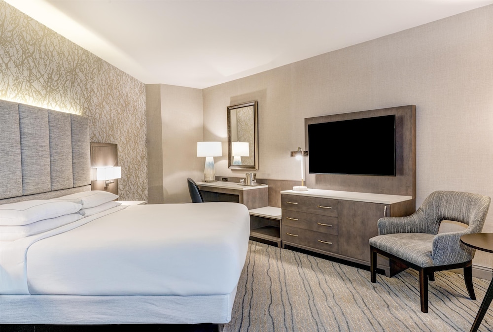 Hilton Lakes at DFW Airport North — Hotel rooms in Grapevine, Texas