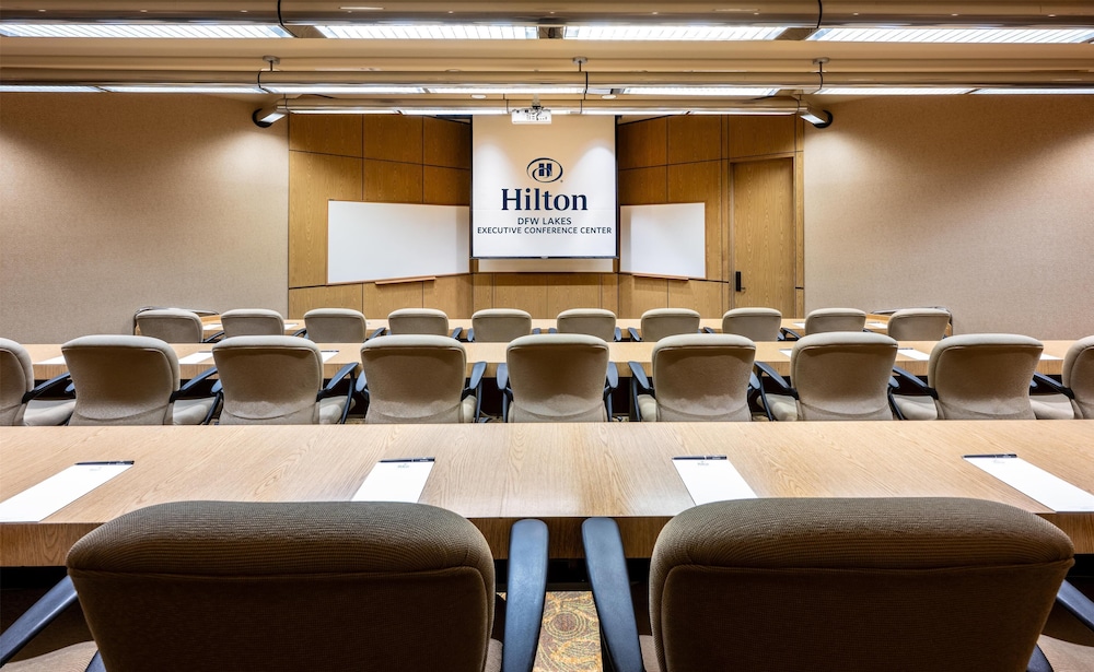 Hilton Lakes at DFW Airport North — Hotel building in Grapevine, Texas