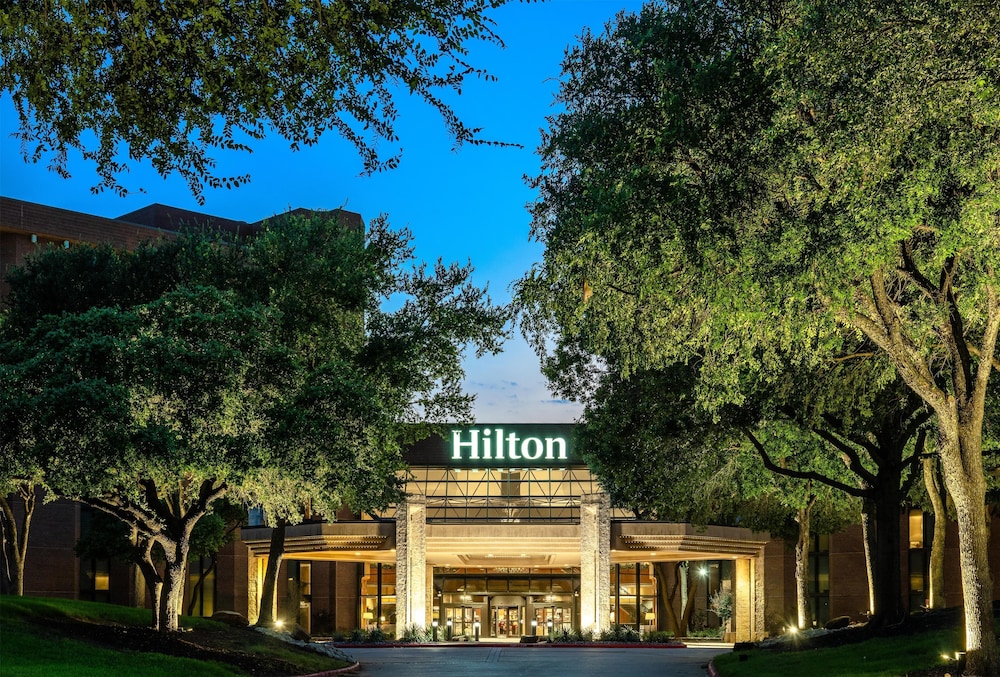 Hilton Lakes at DFW Airport North — Hotel building in Grapevine, Texas