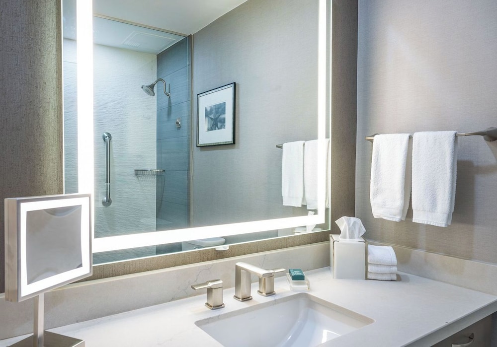 Hilton Lakes at DFW Airport North — Hotel rooms in Grapevine, Texas