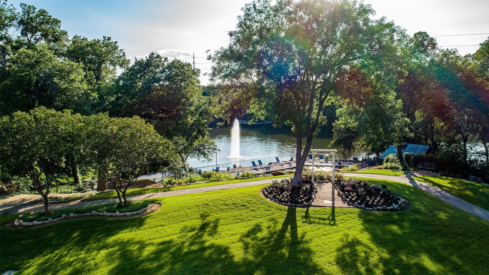 Hilton Lakes at DFW Airport North — Attractions in the area in Grapevine, Texas